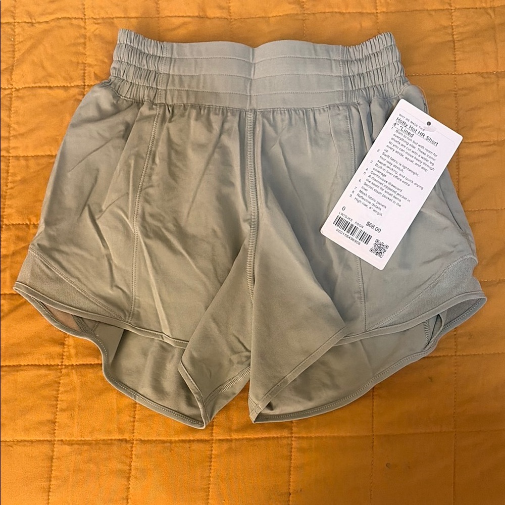 NWT lululemon Hotty Hot Shorts 4” lined